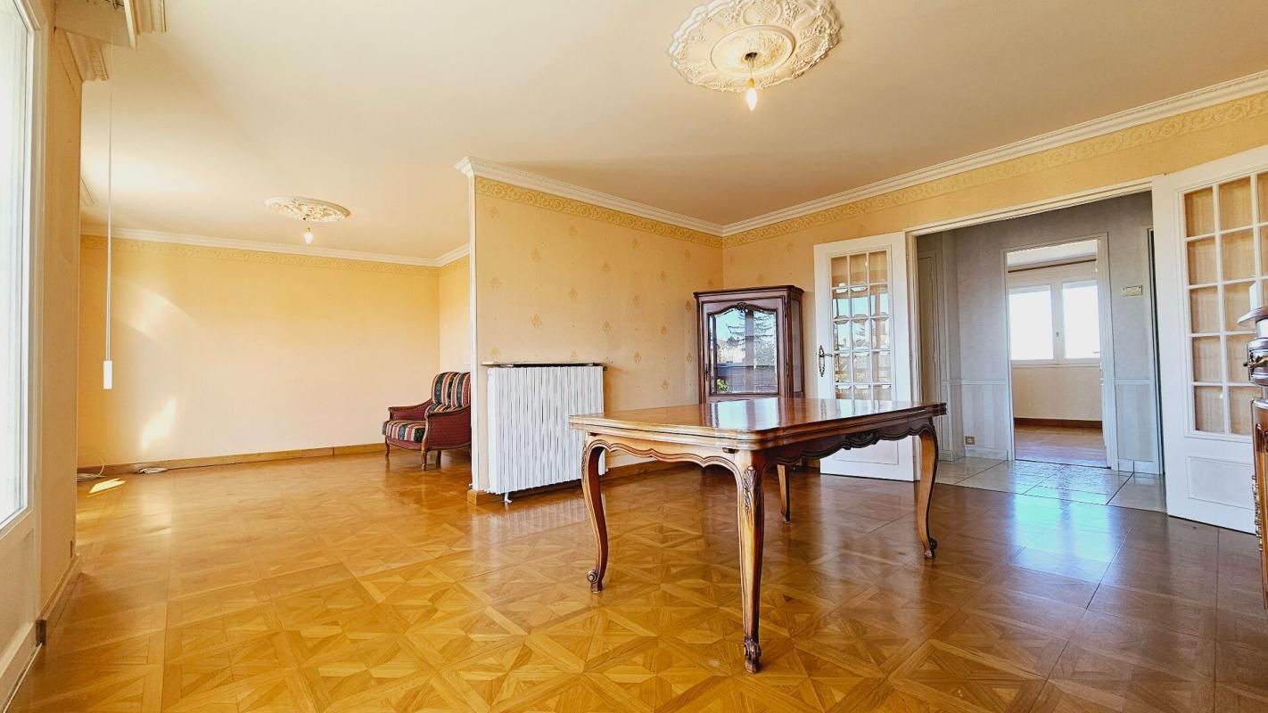 BOURGES BOURGES APPARTEMENT 93M² BALCON GARAGE ASCENSEUR 2