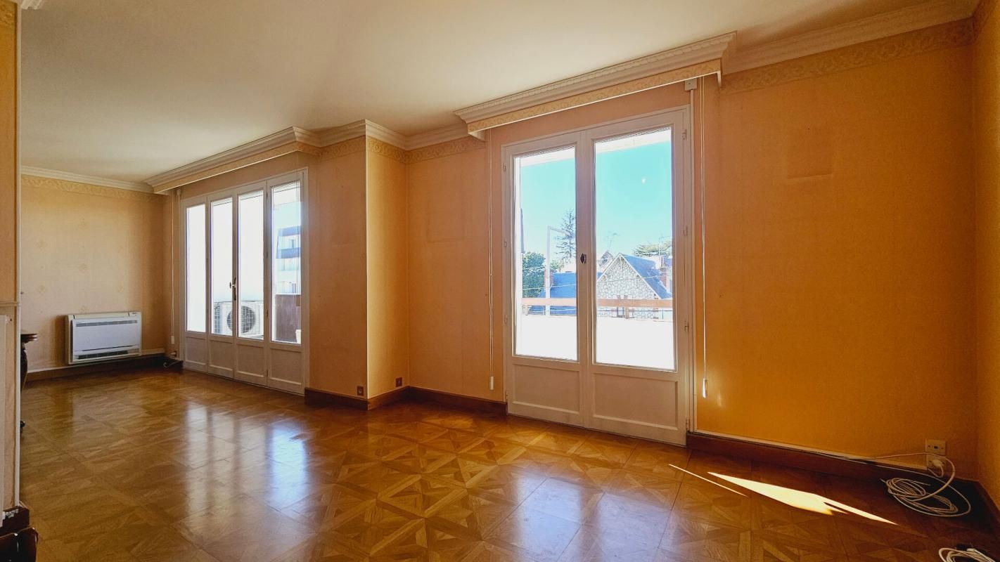 BOURGES BOURGES APPARTEMENT 93M² BALCON GARAGE ASCENSEUR 4