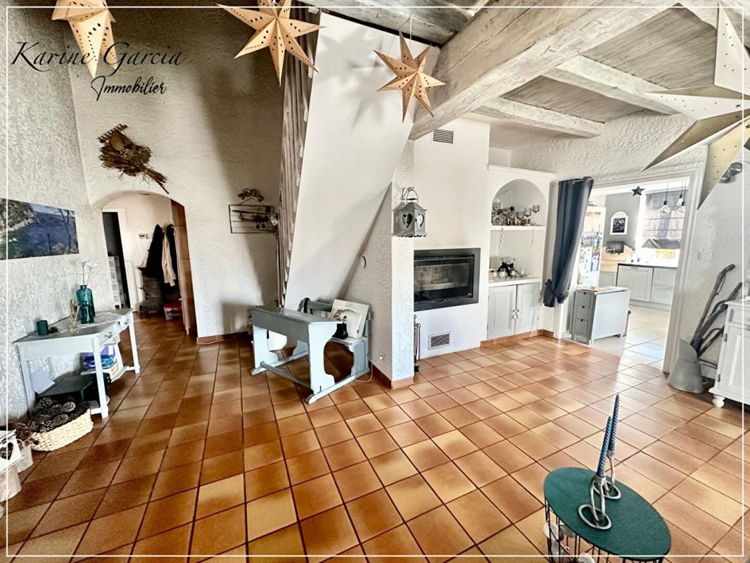 SIX-FOURS-LES-PLAGES Villa Six Fours Les Plages 6 pièce(s) 200 m2 -Terrain 1200 M² avec piscine et garage - 4