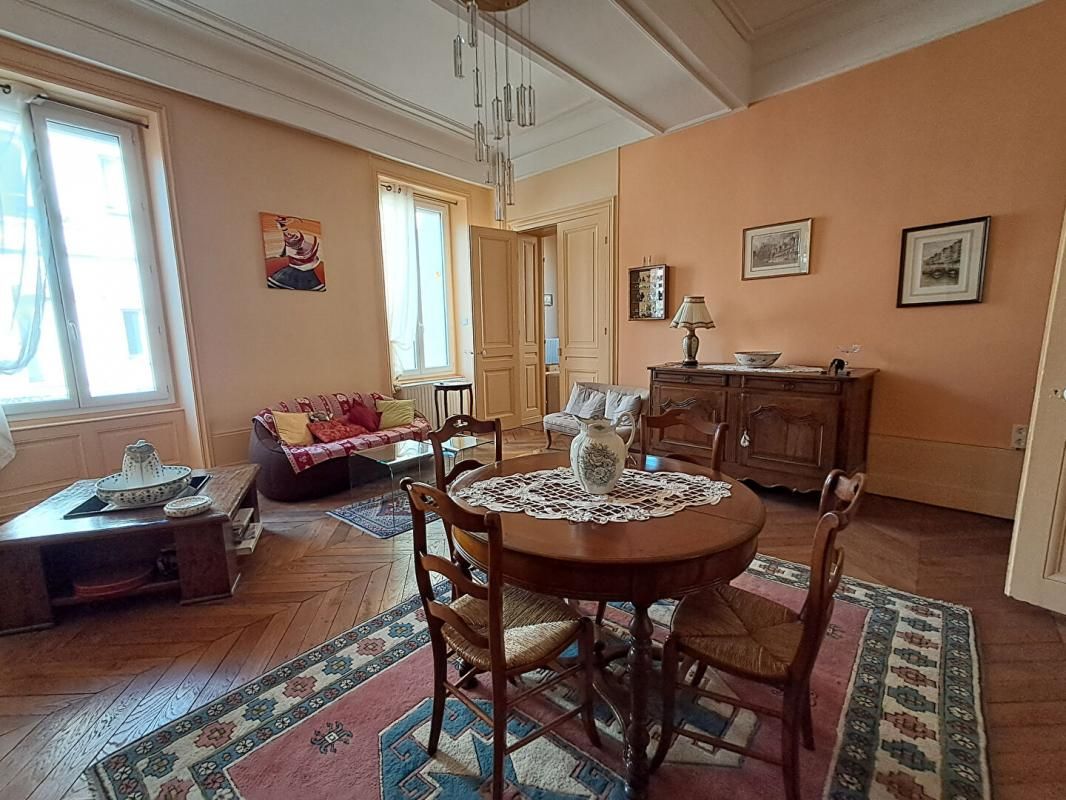 CHALON-SUR-SAONE Appartement  6 pièce(s) 169 m2 4