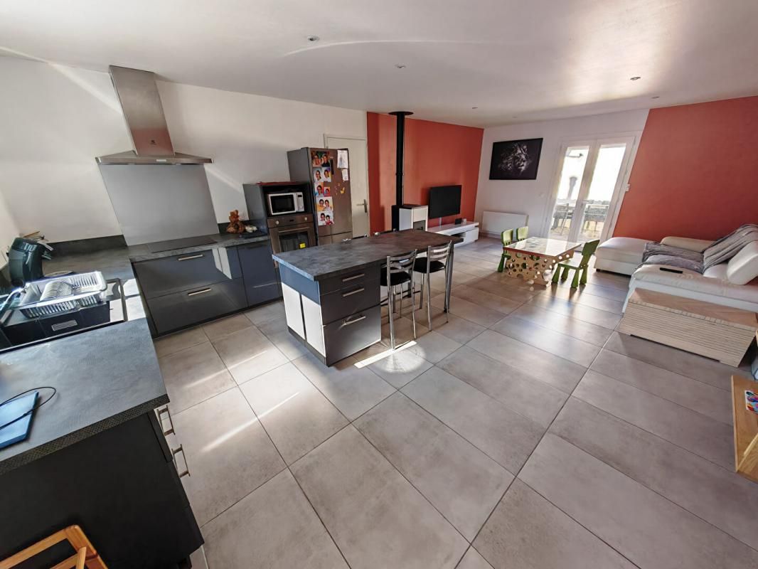 Exclu : Maison plain pied, 3 chambres, garage et jardinet. Habitable de suite