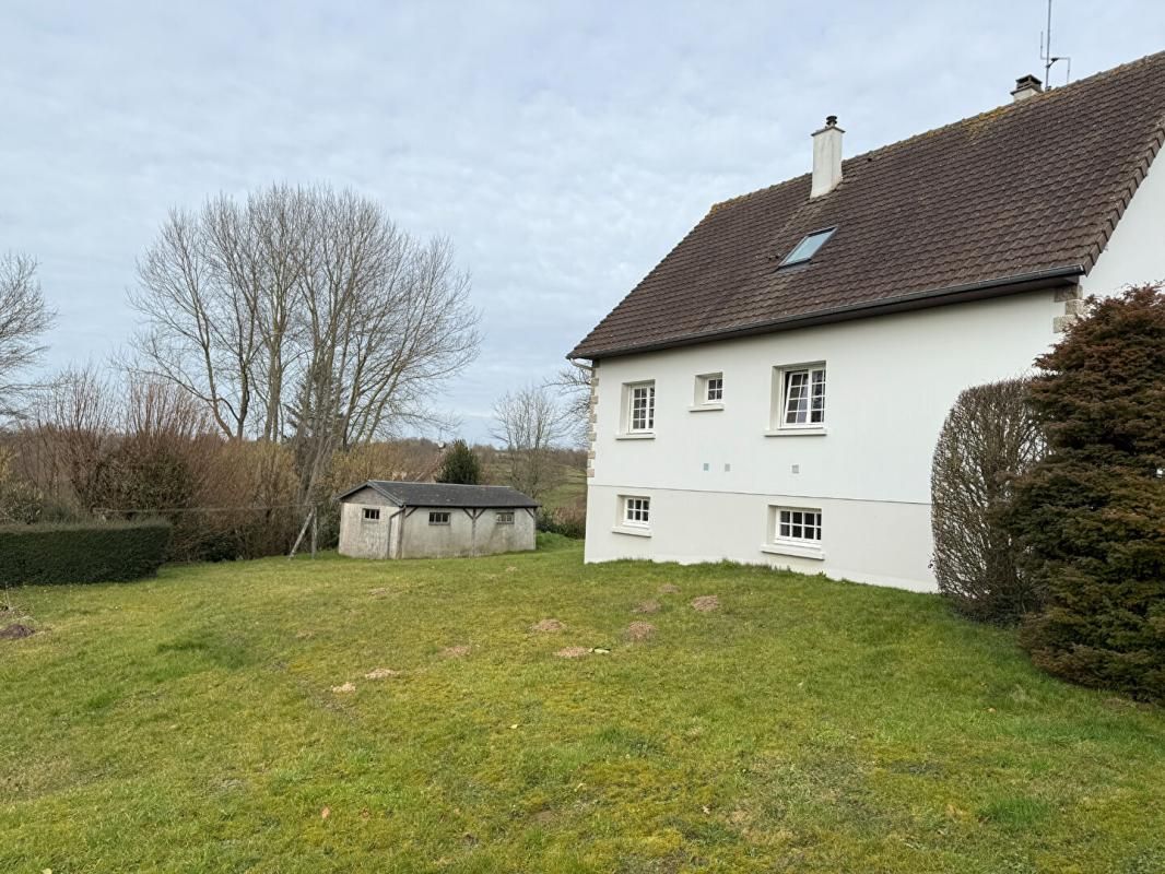 SAINT-PLANCHERS Maison Saint Planchers avec vie de plain pied 2