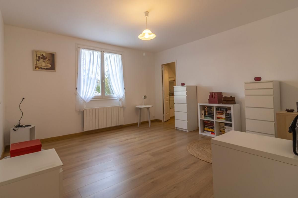 GIEVRES Maison GIEVRES 7 pièce(s) 154 m2 4