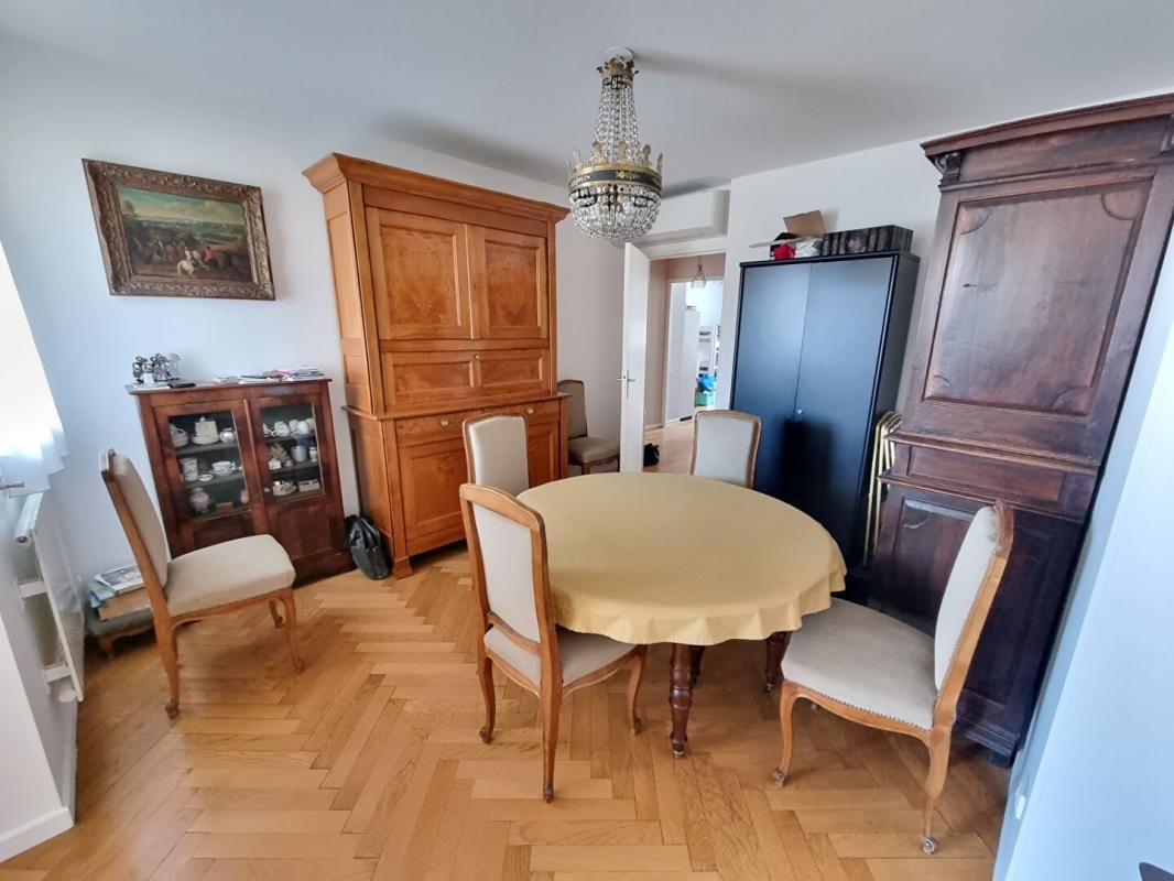 VILLEURBANNE Appartement Villeurbanne, parc tête d'or, 4 pièces 110 m2, balcon et garage 4