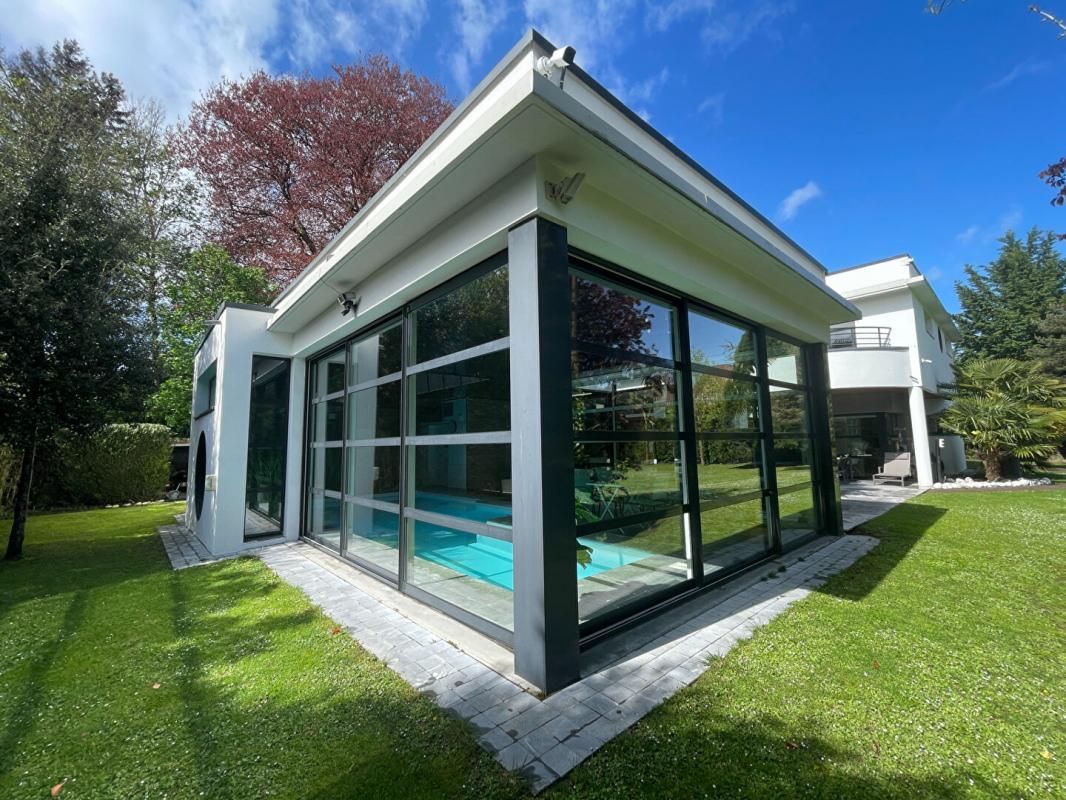 LILLE Maison d'exception, 5 chambres, Piscine couverte ,hammam, jardin arboré 2
