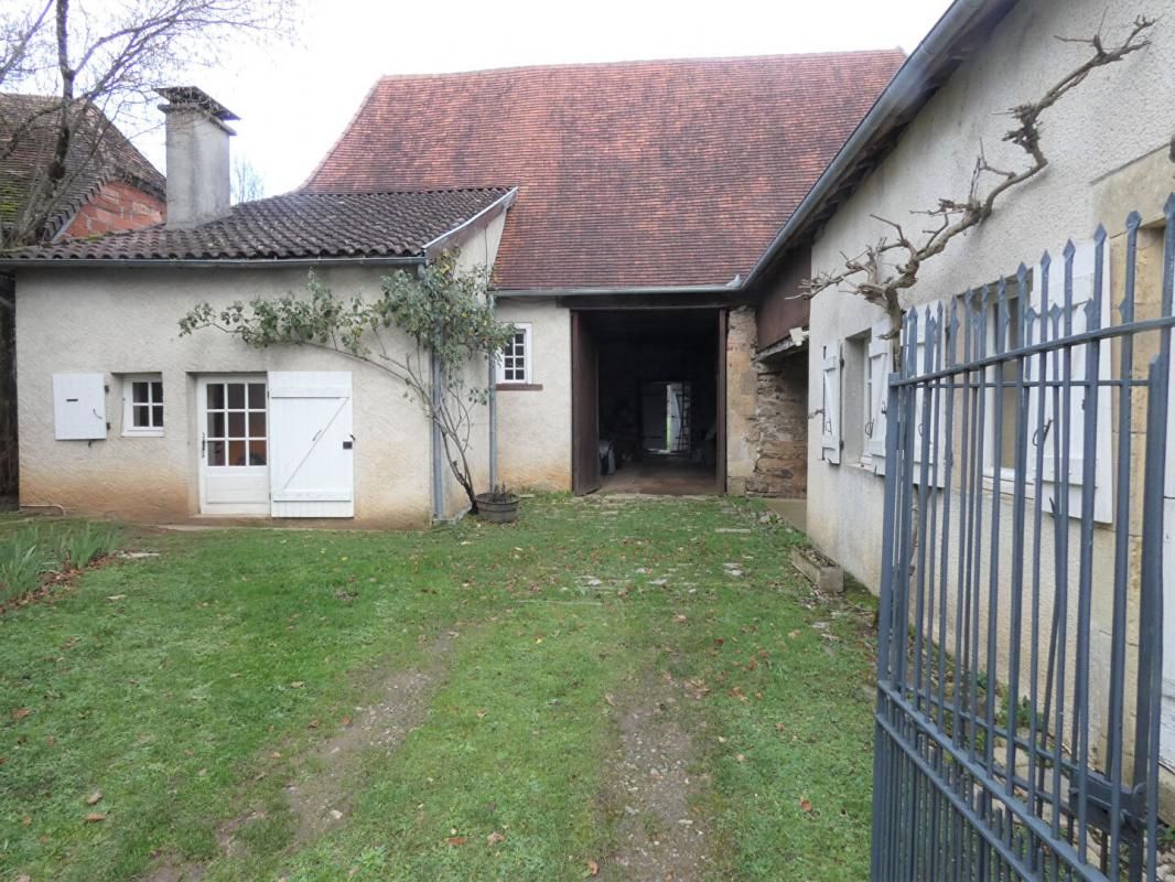 GENIS Maison bourgeoise 176m² habitables / grange / terrain 5 000m² 3