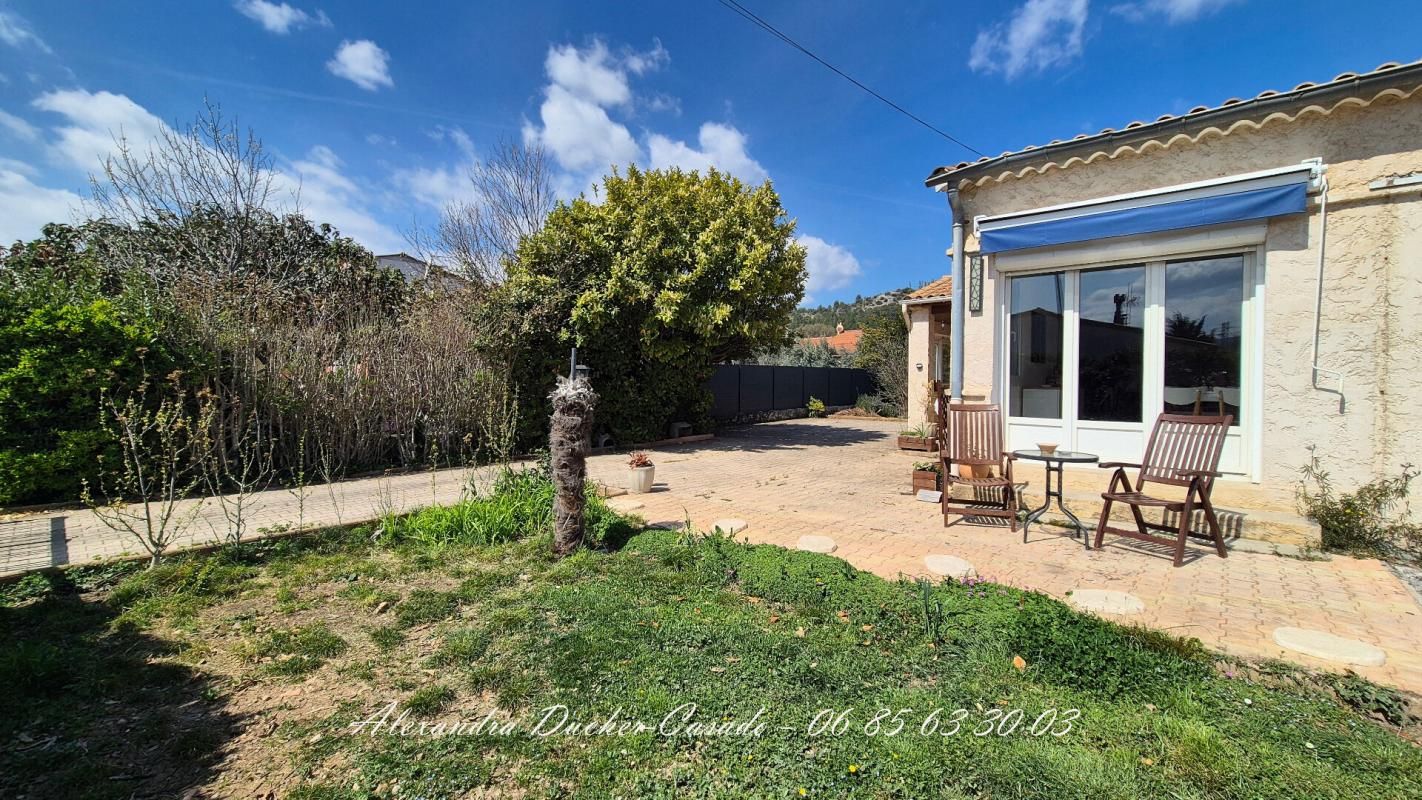Maison mitoyenne avec garage et jardin