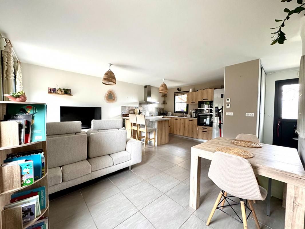 EXCLUSIVITE A 10 mn de THONON Maison T3 60m² jardin terrasses cave stationnementss