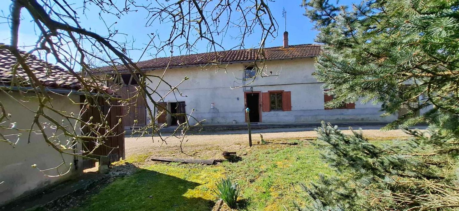 JAYAT Ferme  80 m2 dépendances sur terrain  5000 m2 2