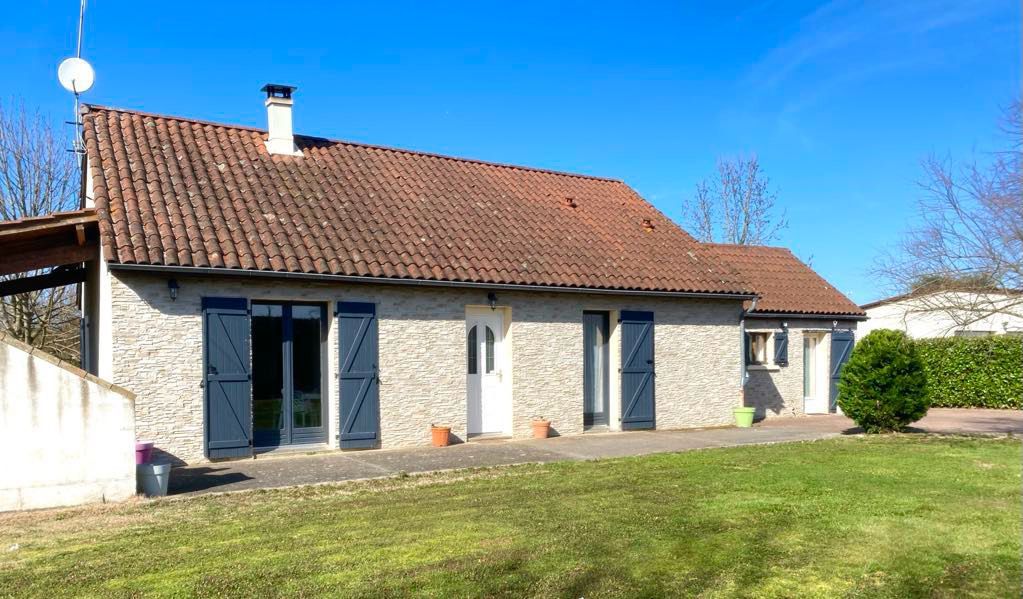 Maison 6 pièce(s) 126 m2 de plein pied avec 4 chambres et un bureau sur un terrain de 2064 m²