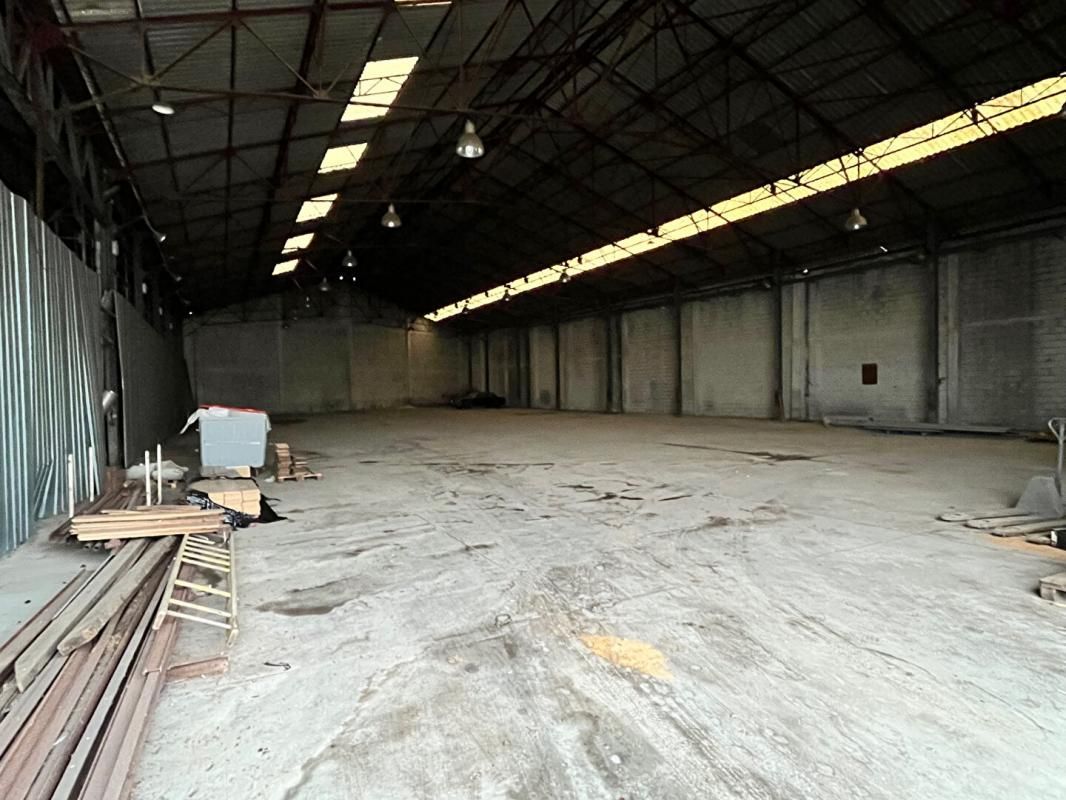 YZEURE 03400 YZEURE - ENTREPÔT A LOUER, 1000 m² 2