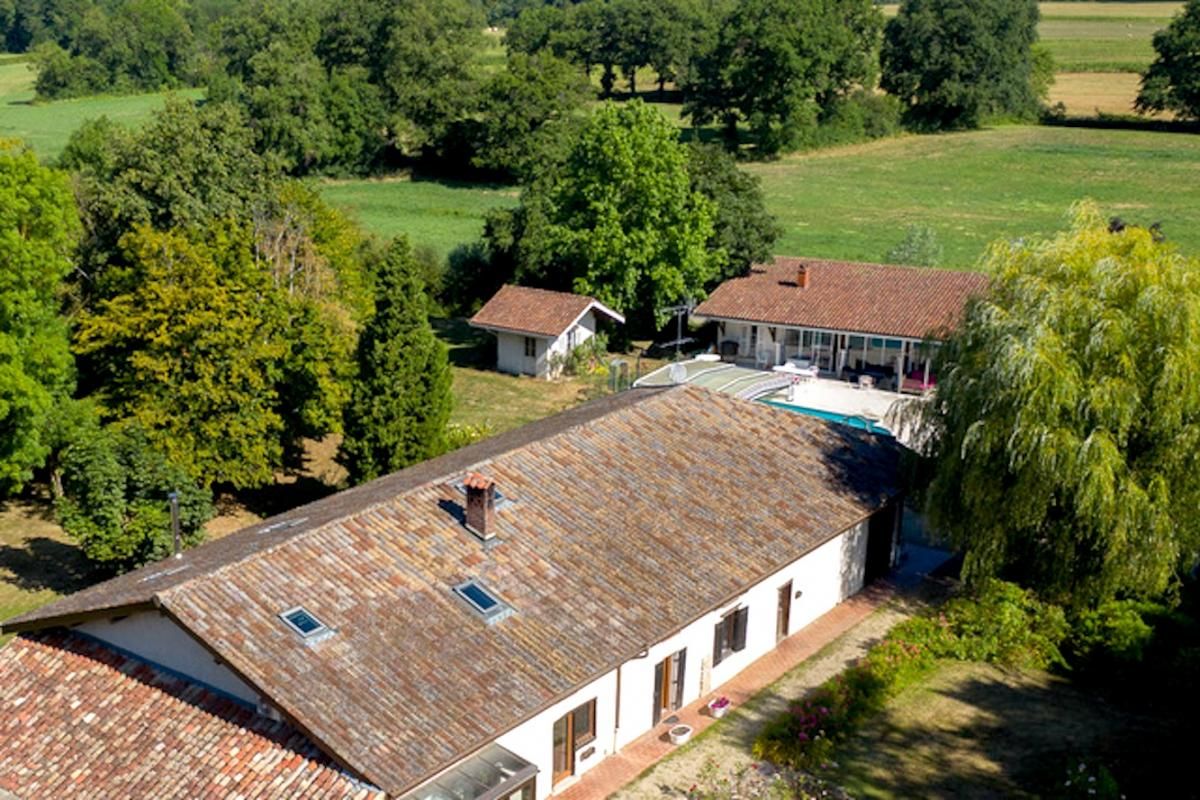VIRIAT DEMEURE BRESSANE haut gamme terrain 2 hectares 3