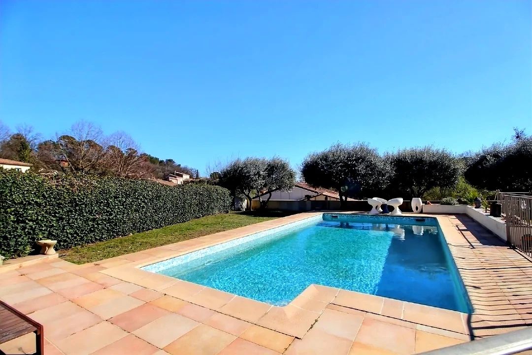 CRUVIERS-LASCOURS Maison de 164 m2 avec grand jardin, piscine et vue 3