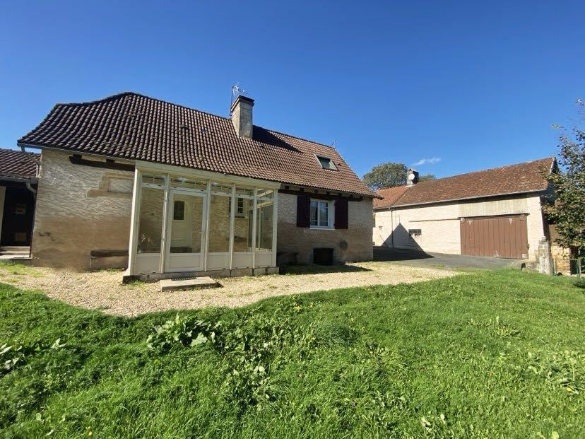 SARLANDE Fermette avec etang et ses 2,8ha de terrain à Sarlande 6 pièce(s) 139 m2 2