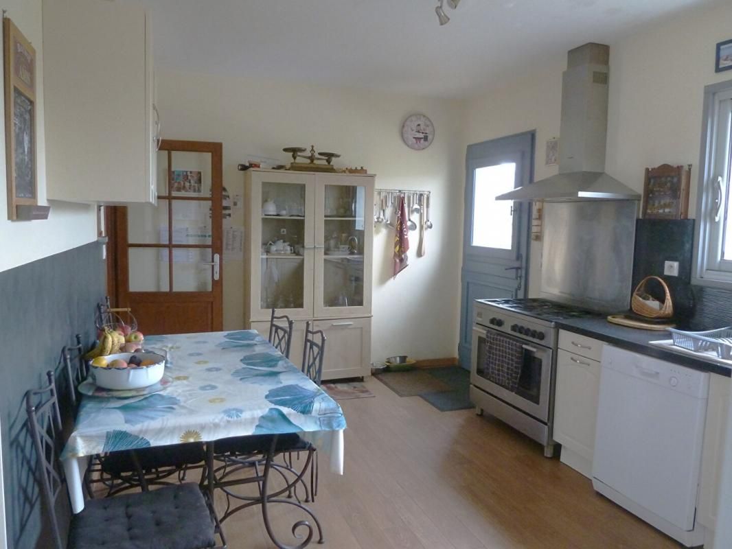 EGUZON-CHANTOME Maison de plain pied Eguzon Chantôme 8 pièce(s) 243 m2 4