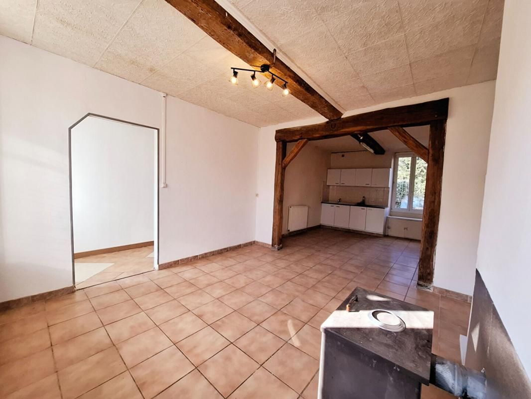 VOSNON Charmante Maison de Campagne Rénovée avec Dépendance et Cave 3