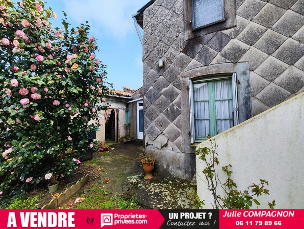 SAINT-QUENTIN-EN-MAUGES Maison 102 m² env. - 2 ou 3 chambres - COUR et ABRIS 2