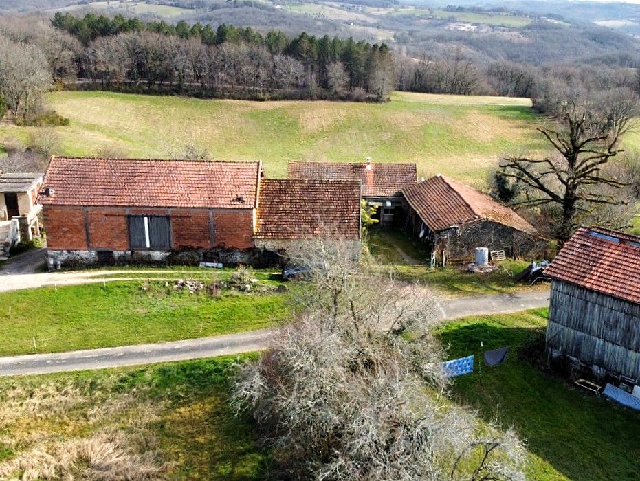 CATUS Maison 70 m2 aménagée dans un ancien corps de ferme, dépendances, terrain arboré avec vue 2