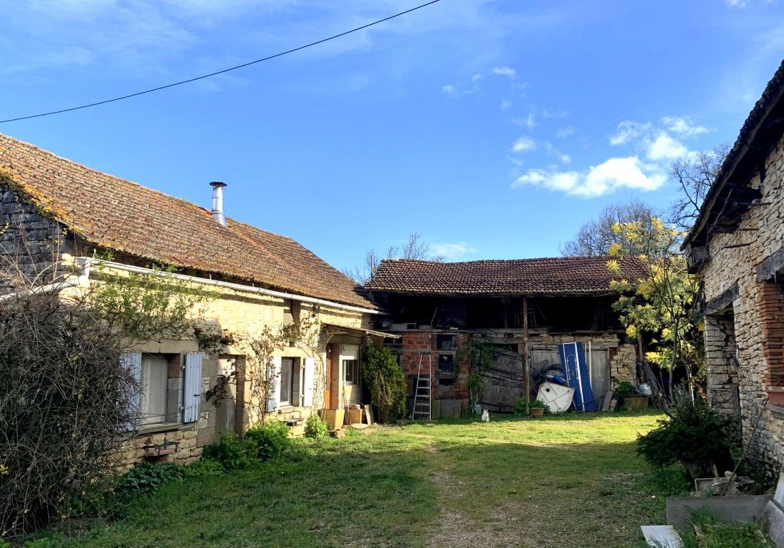 CATUS Maison 70 m2 aménagée dans un ancien corps de ferme, dépendances, terrain arboré avec vue 3