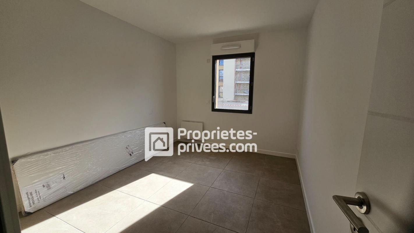 ELNE Appartement T4 de 90 m² avec terrasse et parkings 3