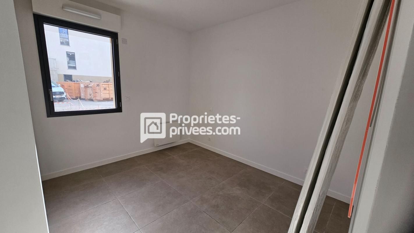 ELNE Appartement T4 de 90 m² avec terrasse et parkings 4