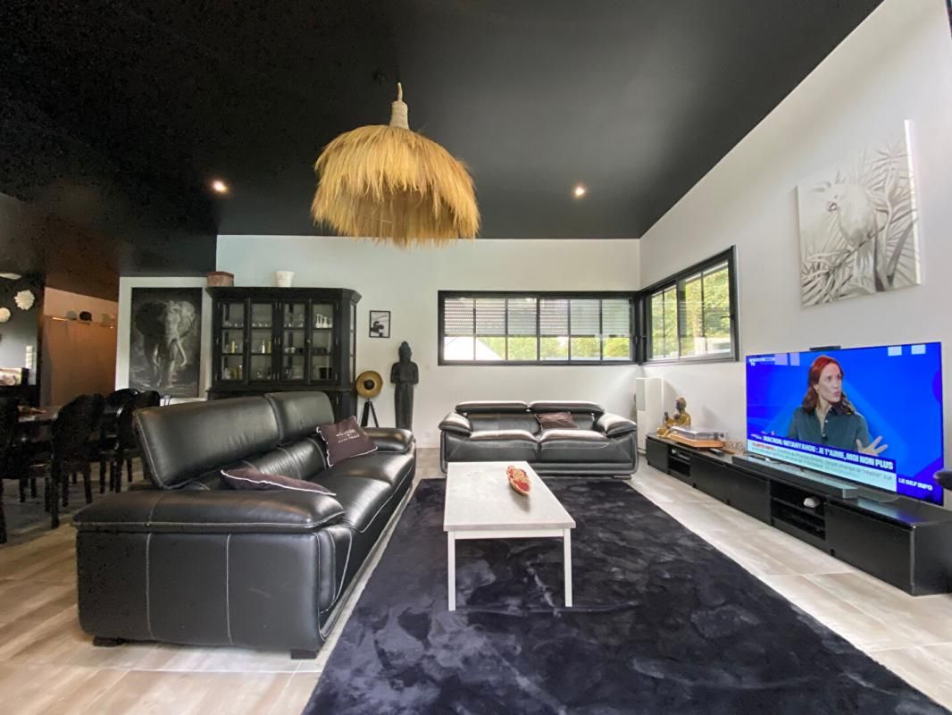 PLUMELEC PLUMELEC - Maison contemporaine de plain-pied de 2024 en parfait état de 145M² sur 1150M² de terrain, 6 pièces, 4 chambres, 2 salles de bains, piscine 4