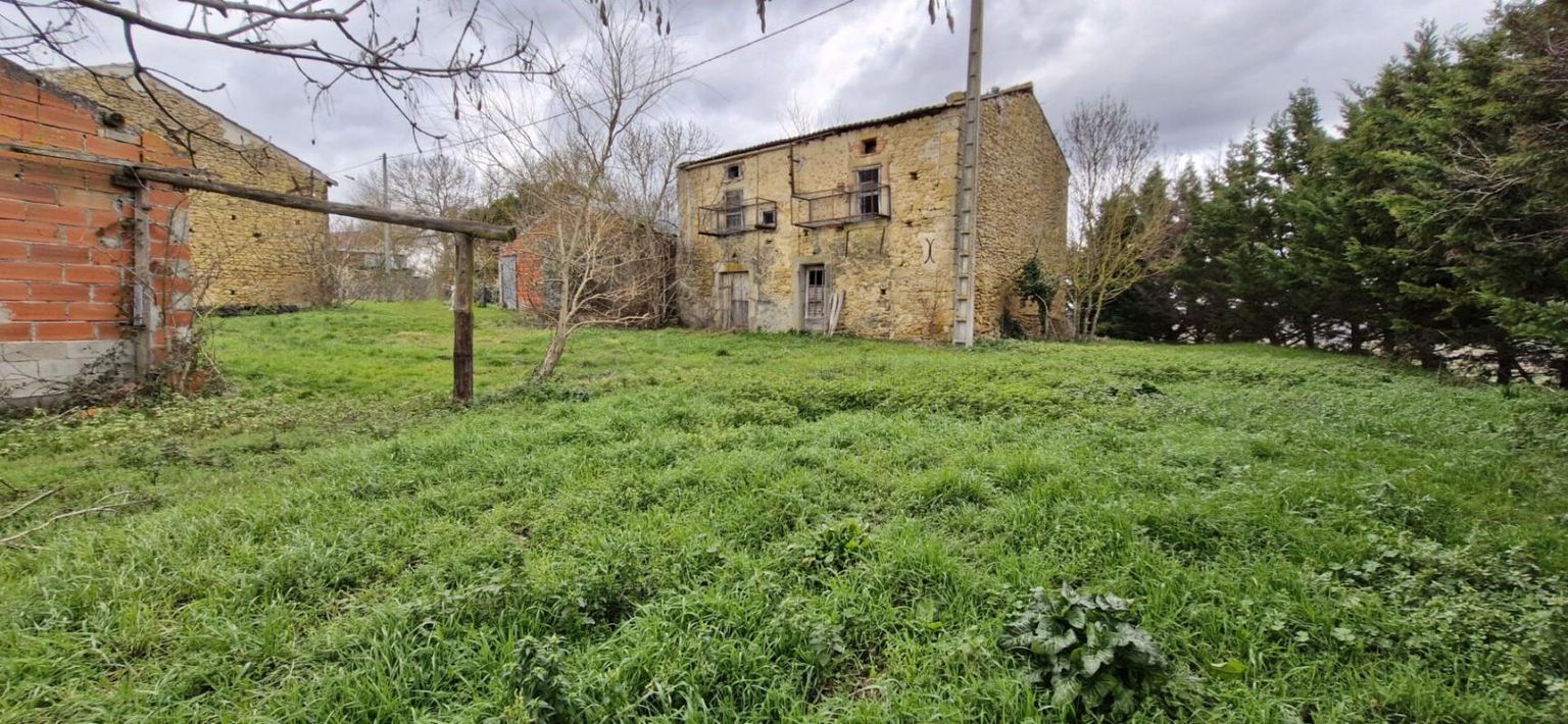Grange 200 m2 sur Terrain constructible de 2347m²