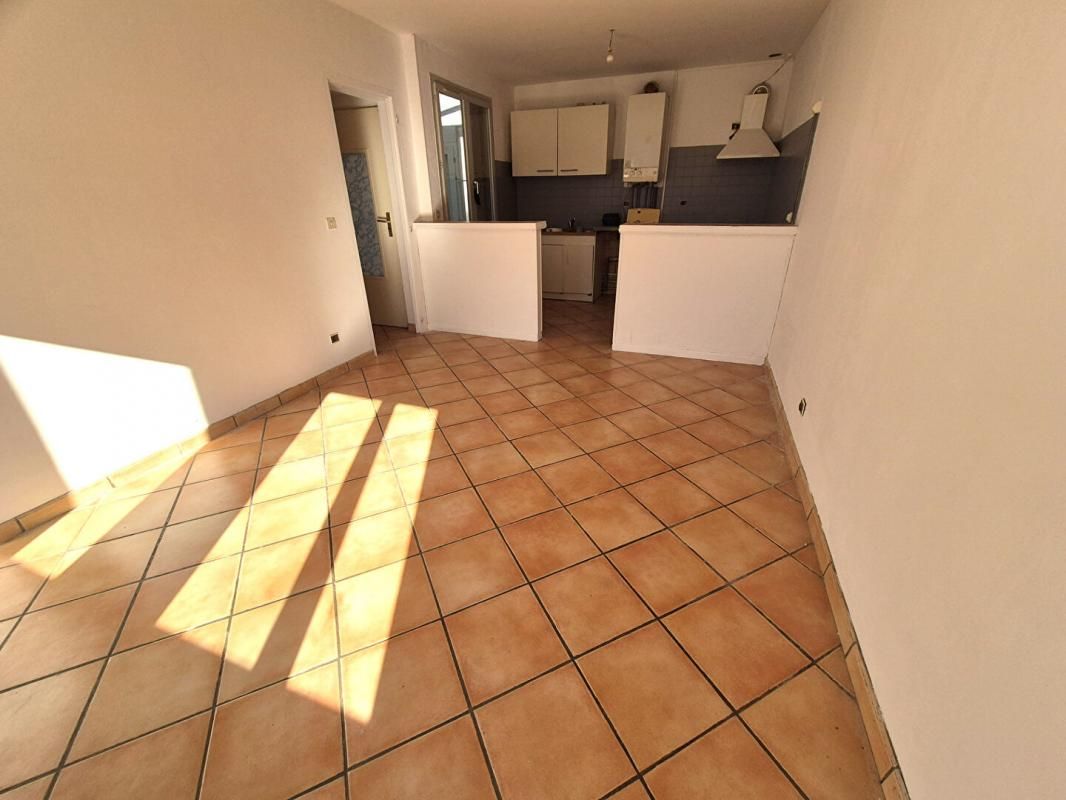 SAINT-DIZIER Belle Maison Individuelle de 75 m² à Rafraîchir et Extensible à 100 m² avec Cour, Garage, Terrasse, Véranda et Terrain clos et arboré de 200 m² 4