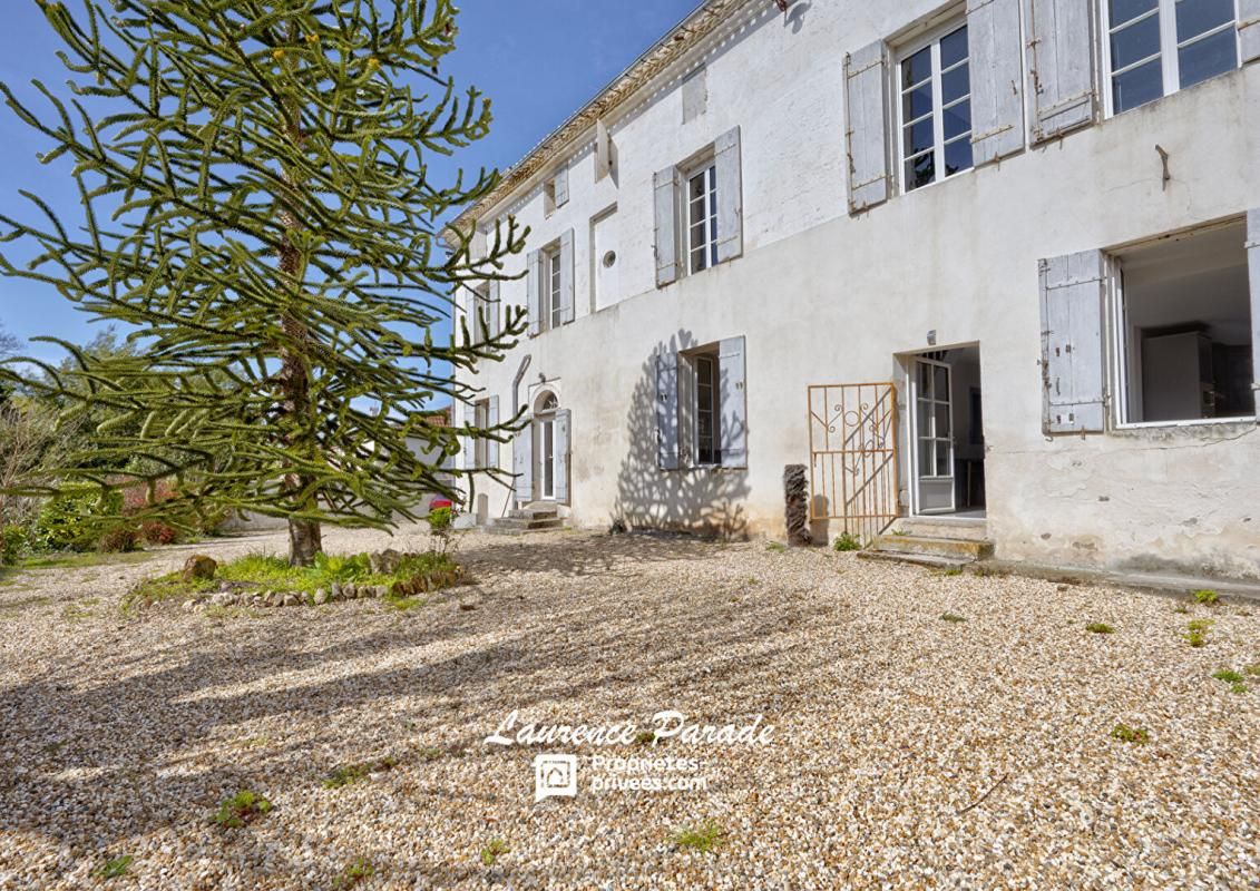 Maison 347m² porche annexes puits parc ruisseau