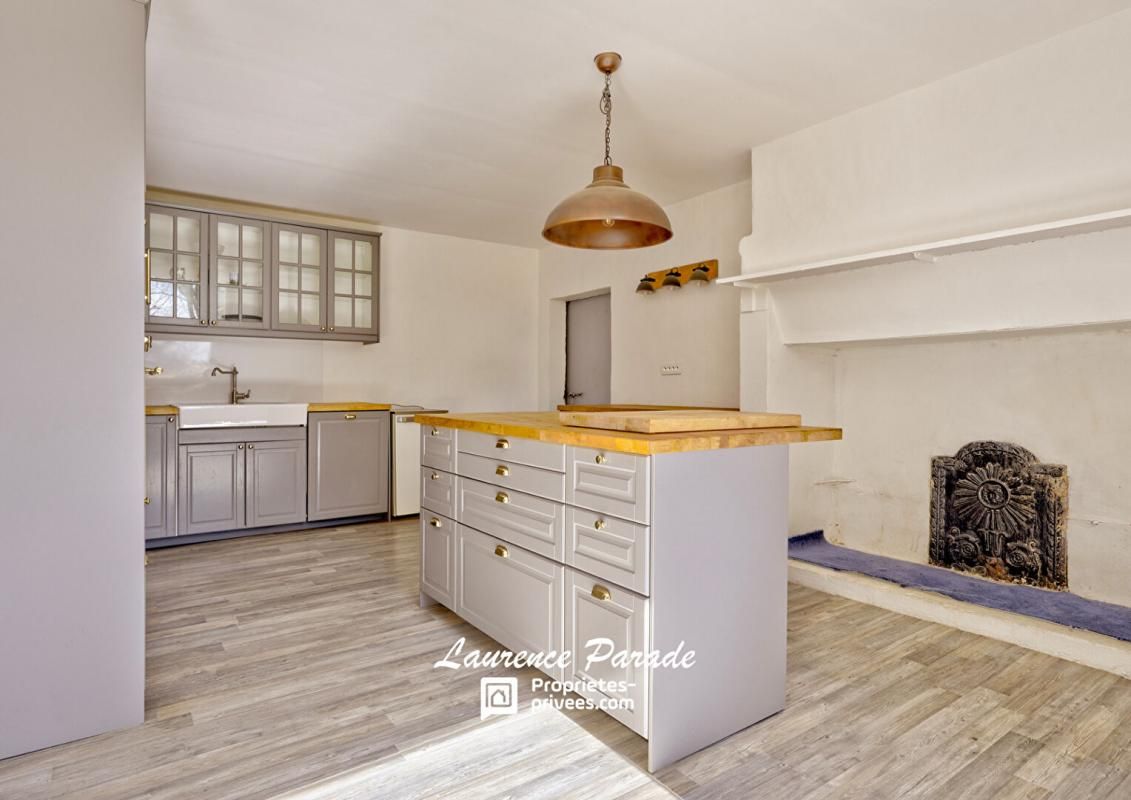 SAINT-MARTIAL-D'ARTENSET Maison 347m² porche annexes puits parc ruisseau 4