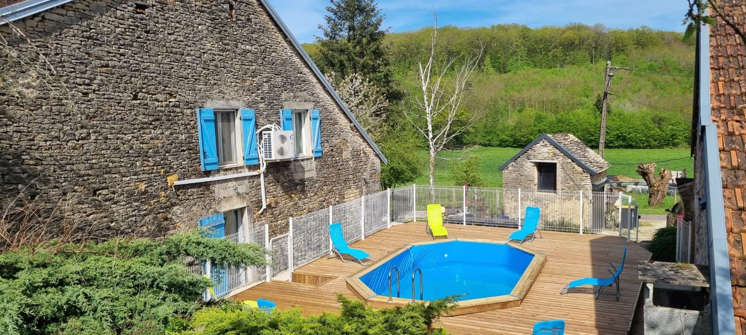COLOMBIER A colombier (70000) Ensemble immobilier de 2 maisons sur 33 ares de terrain à 269000 euros 2