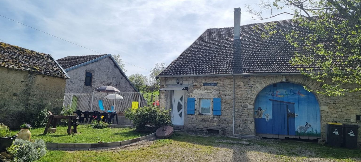 COLOMBIER A colombier (70000) Ensemble immobilier de 2 maisons sur 33 ares de terrain à 269000 euros 3
