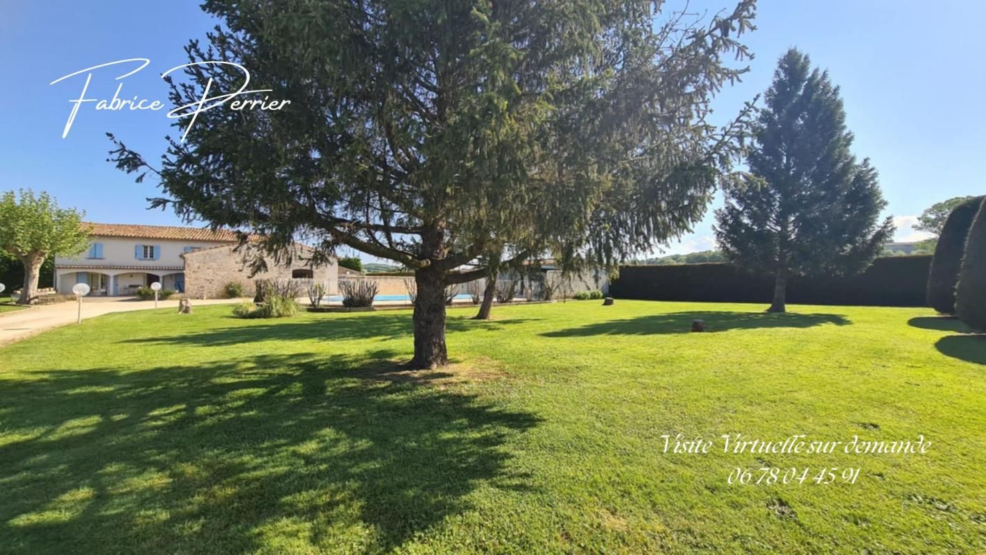 Maison 333 m2 ,piscine, terrain 3000m²