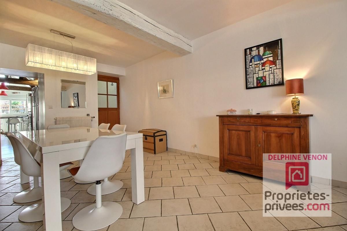 SAINT-DENIS-DE-L'HOTEL EXCLUSIVITE - Maison de ville avec garage et jardin à 2 pas de la Loire et des commerces à Saint Denis De L Hotel 2