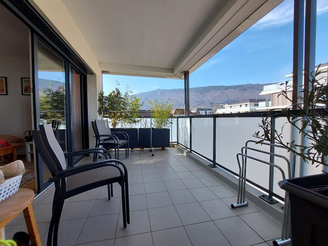 SAINT-JORIOZ Rare : St jorioz centre : spacieux appartement récent de 133m², 4 chambres dont suite parentale, 2 terrasses, 2 sdb, 2 wc et garage de 33m² proche écoles et commerces 3