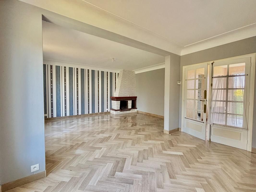 LA CHAUSSEE-SAINT-VICTOR Maison La Chaussee Saint Victor 4 pièce(s) 94 m2 2