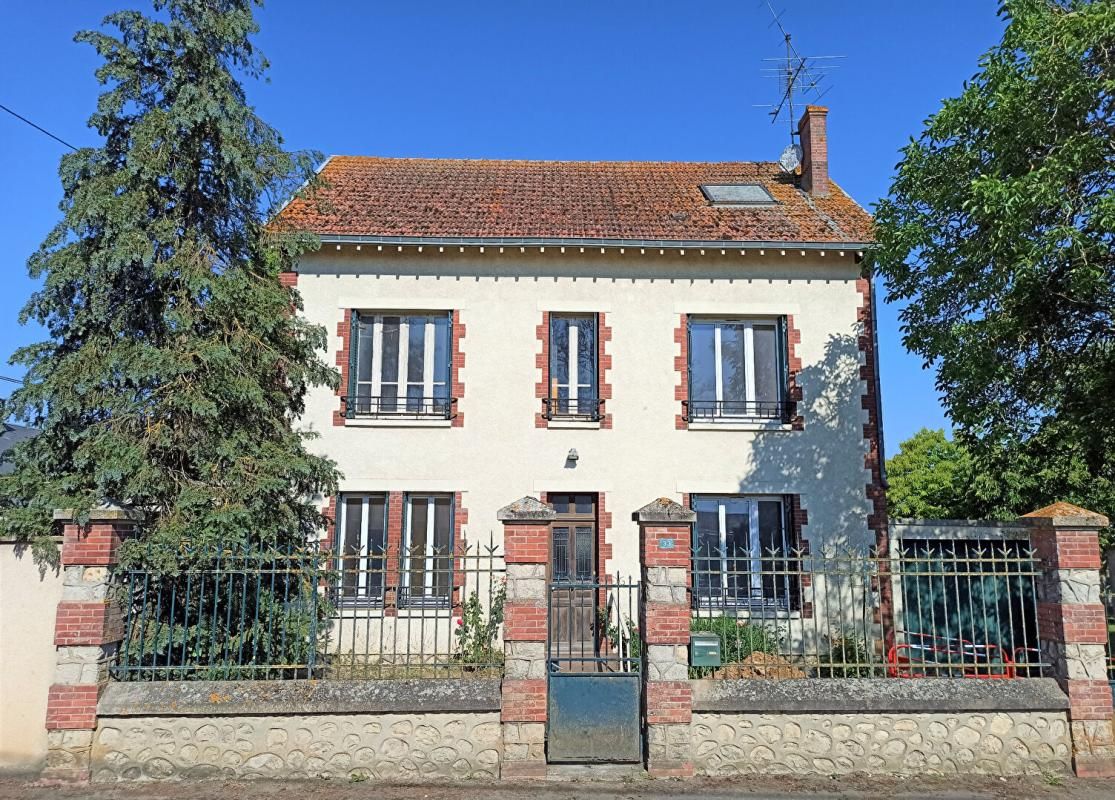 Maison Bourgeoise à 10 min de VOVES 198 m2 A RENOVER