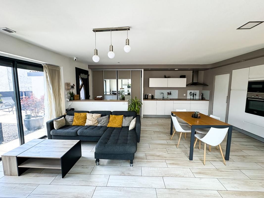 LA BOISSE Maison La Boisse 5 pièces 4 chambres 105 m2 2