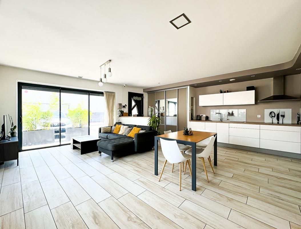 LA BOISSE Maison La Boisse 5 pièces 4 chambres 105 m2 3