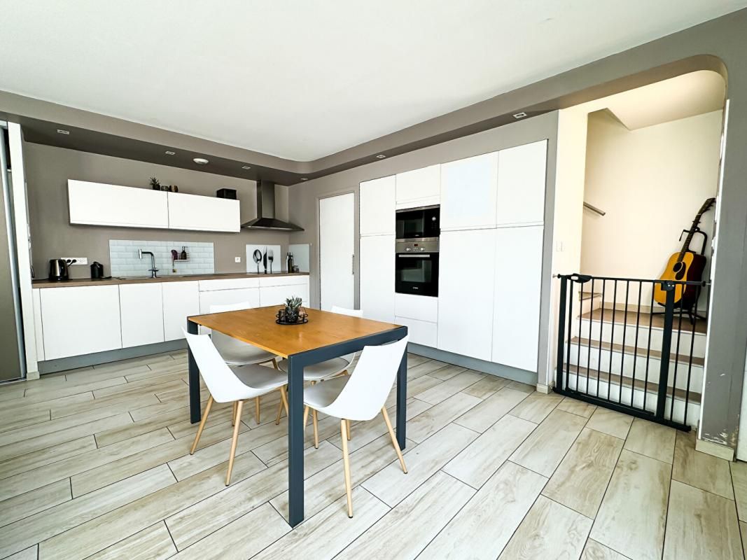 LA BOISSE Maison La Boisse 5 pièces 4 chambres 105 m2 4