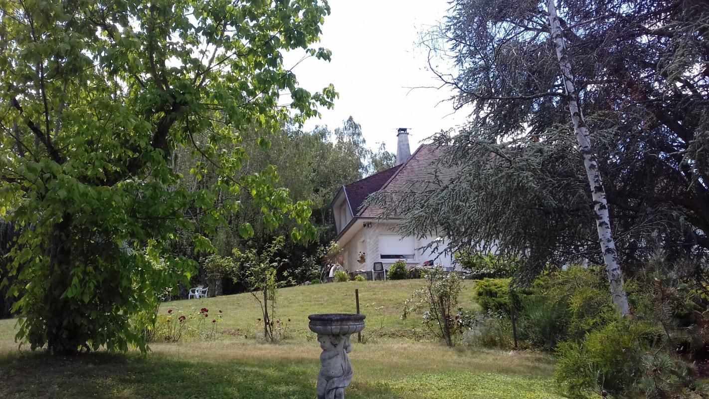 PROPRIETE DE CARACTERE AVEC PISCINE ET VUE PANORAMIQUE