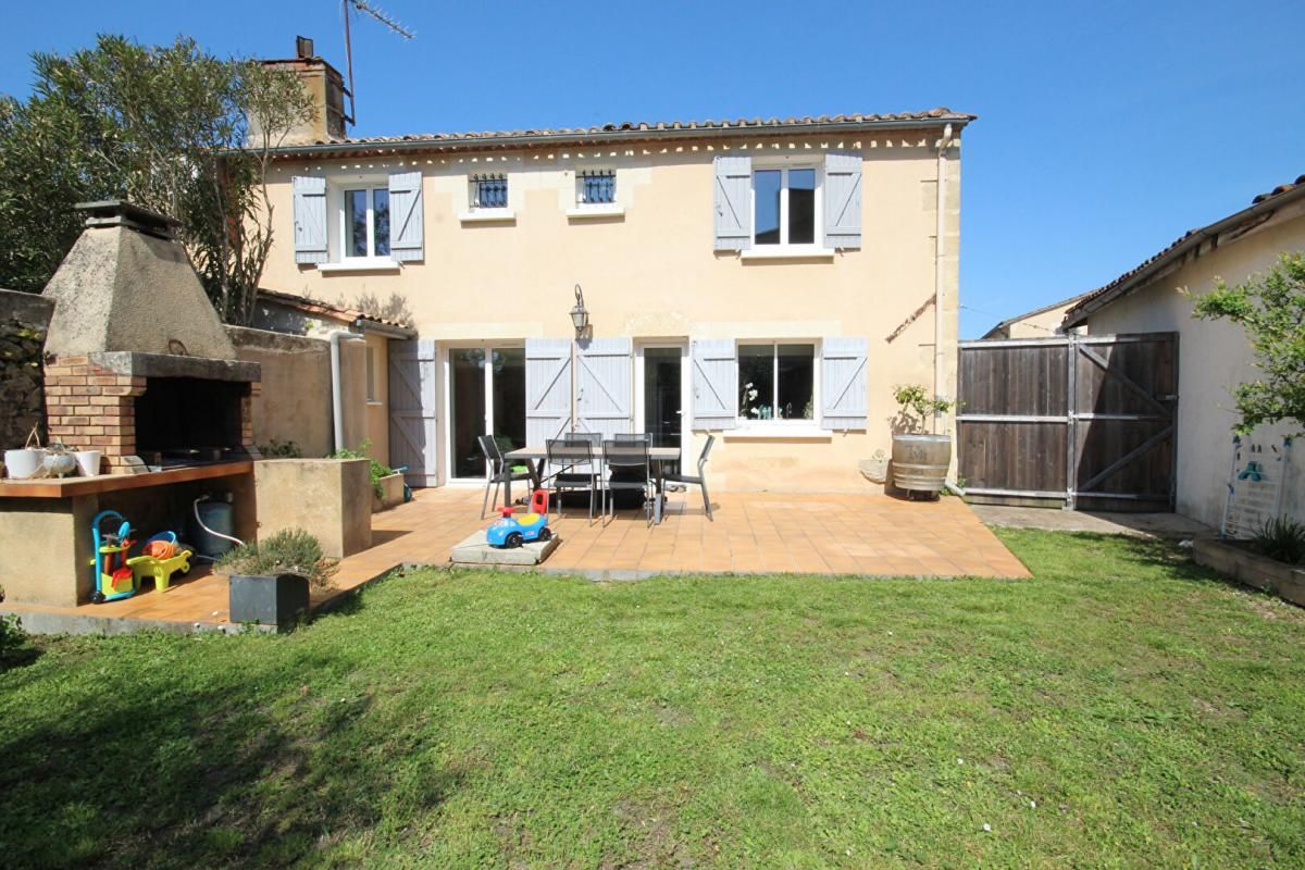 Maison en pierre de 138 m2 rénovée avec goût à Preignac 33210