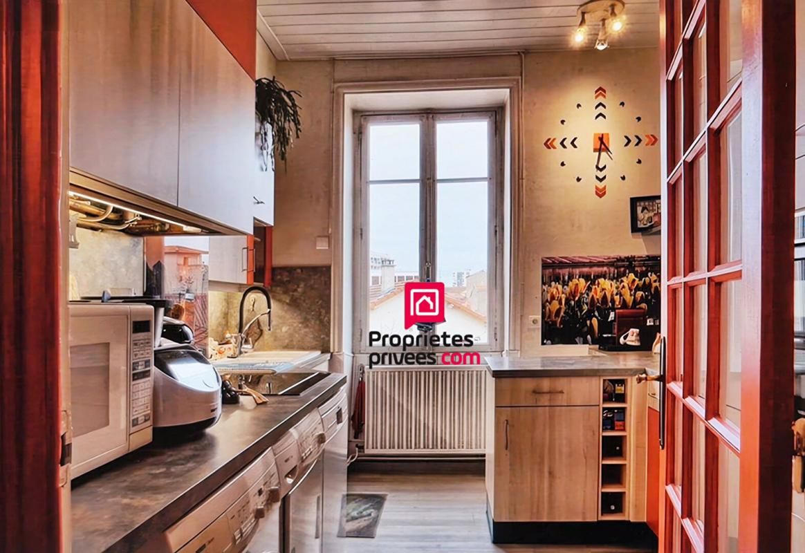 ROANNE Appartement  6 pièce(s) 137 m2 3