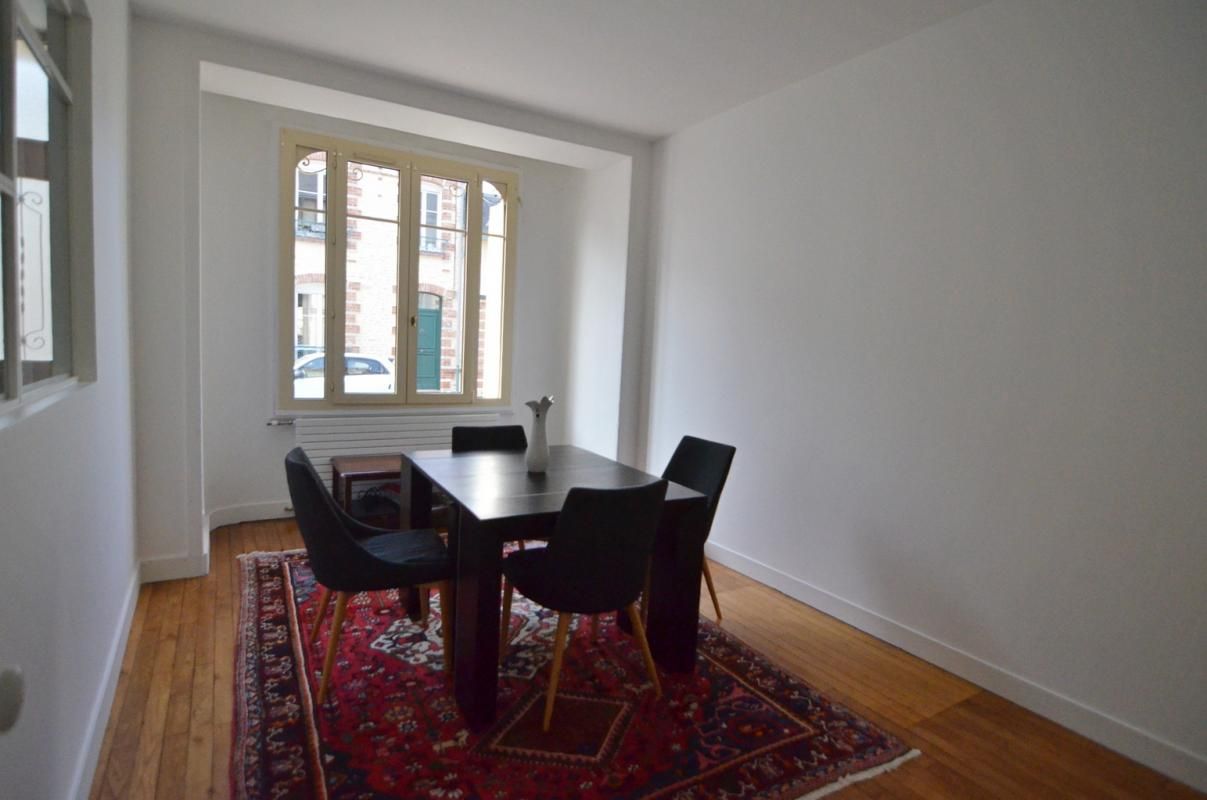 ALENCON Maison de ville dans quartier prisé 4