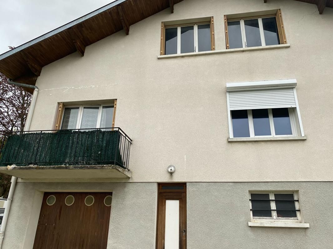 SAINT-AMOUR Maison individuelle plein coeur de Saint Amour d'une surface de 113 m2 avec terrain de 1'167m2 3