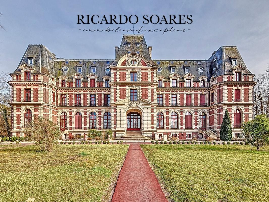CHATEAU DE VILLETTE - APPARTEMENT TRIPLEX 131m2 au sol / 3 CHAMBRES / 2 SALLES D'EAU