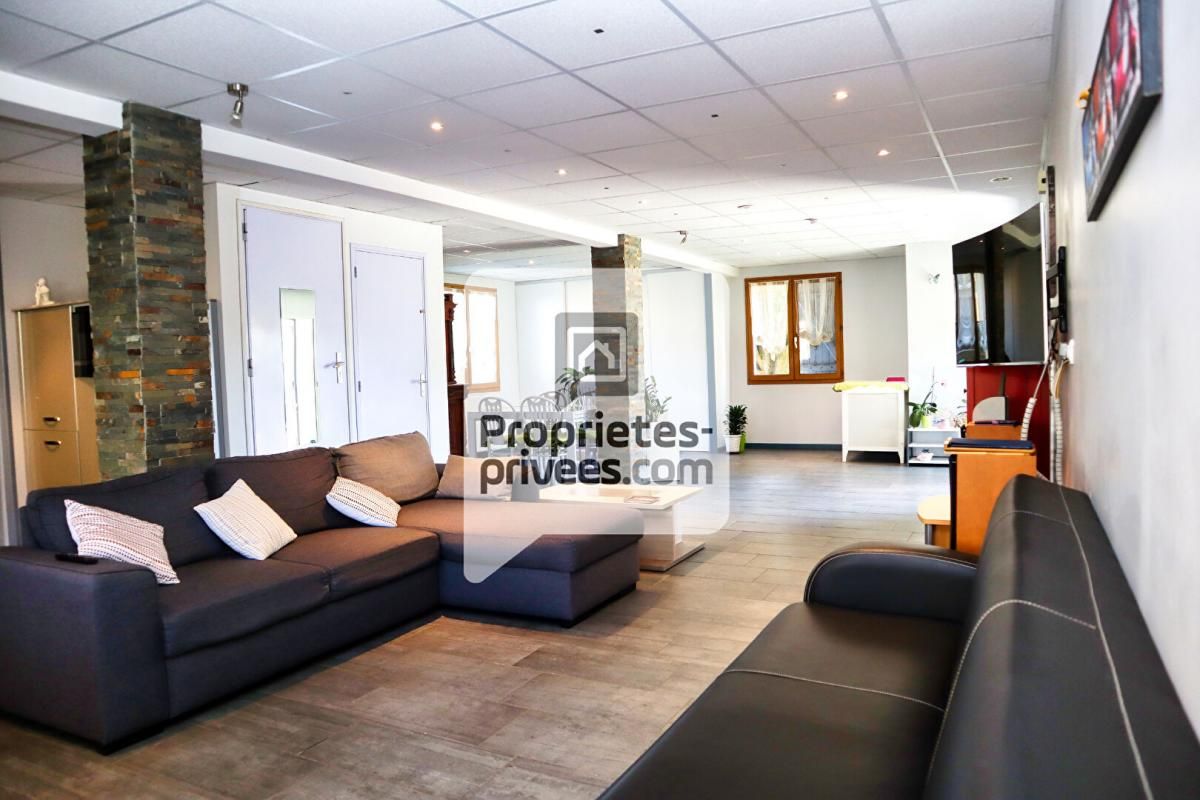 SAINT-EGREVE Maison - ZI Saint-Egrève - 7 pièces 220m² + 63m² d'Annexes 4
