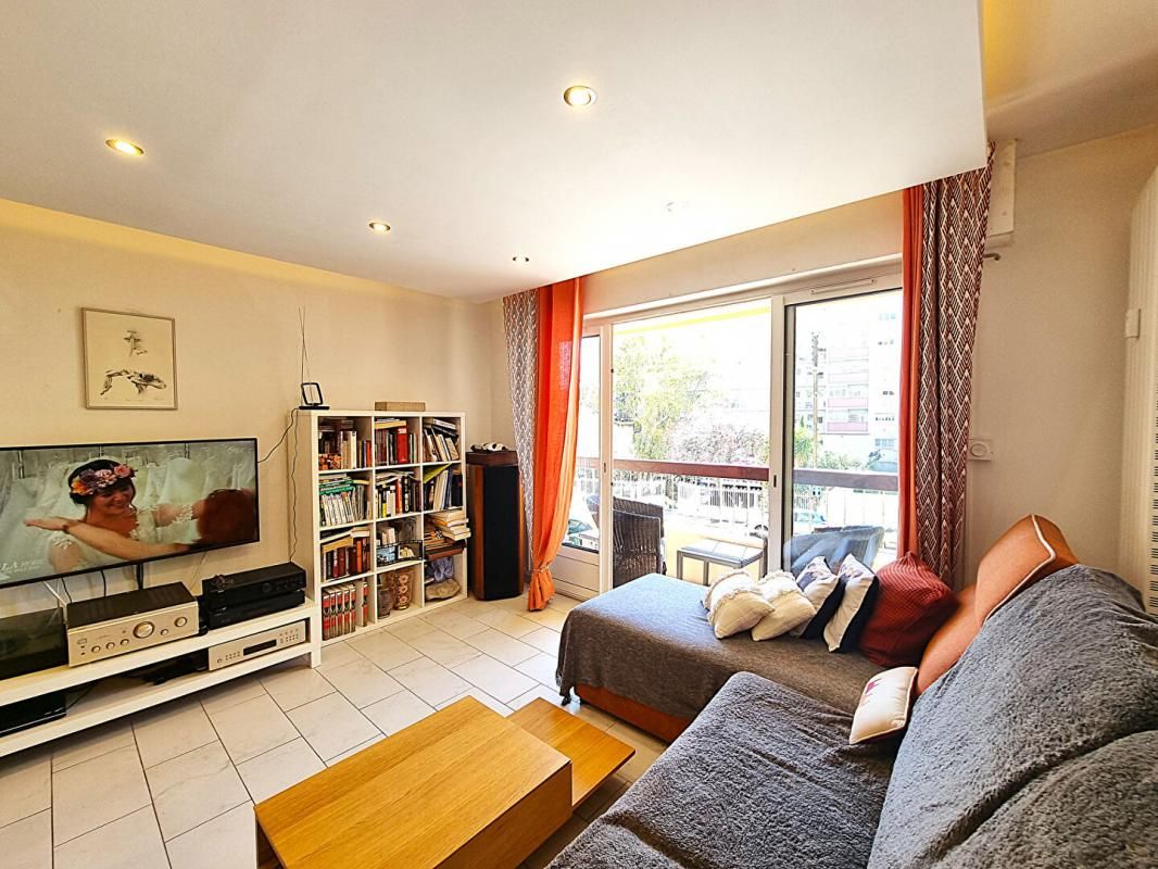 TOULON Appartement  3 pièce(s) 64 m2 avec balcons 3