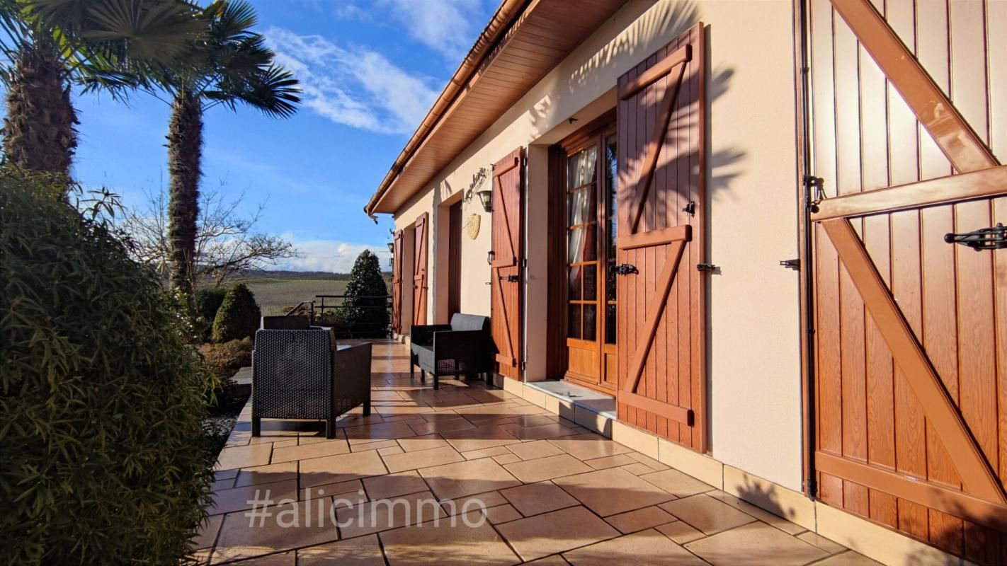BARBONNE-FAYEL Maison Barbonne Fayel 9 pièces 186 m2 2
