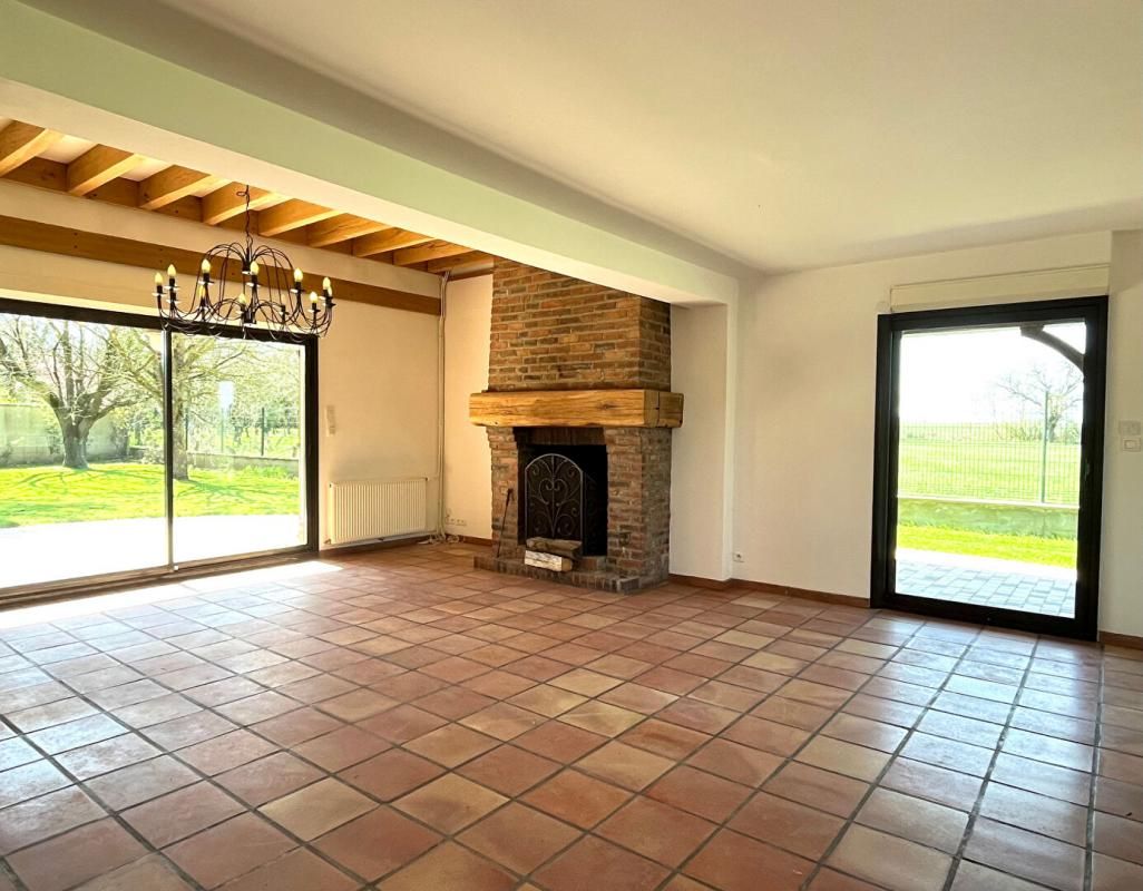 NOYON Maison de caractère de 335 m2, terrain 1400m² + Garages 4